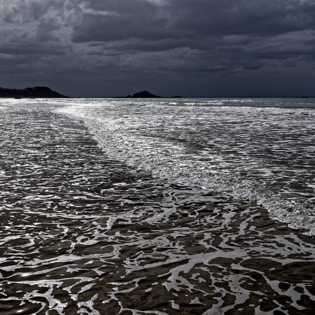 Bretagne côte nord - mer métallique