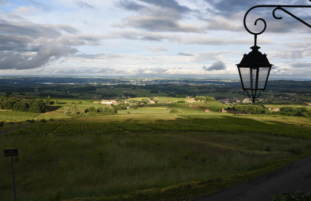 ©VD-Photographie - Denicé vue du château de Montmelas